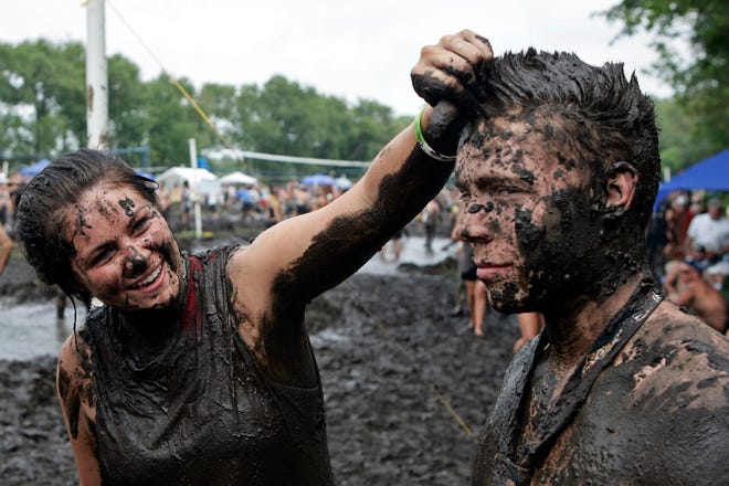 Trish Reed (left) styles Bo Denton's hair after their team from Worth, Ill. competed Saturday, Aug. 8, 2009, during the 27th annual Mud Volleyball Tournament for Epilepsy at Kelley-Myers Park in Roscoe.