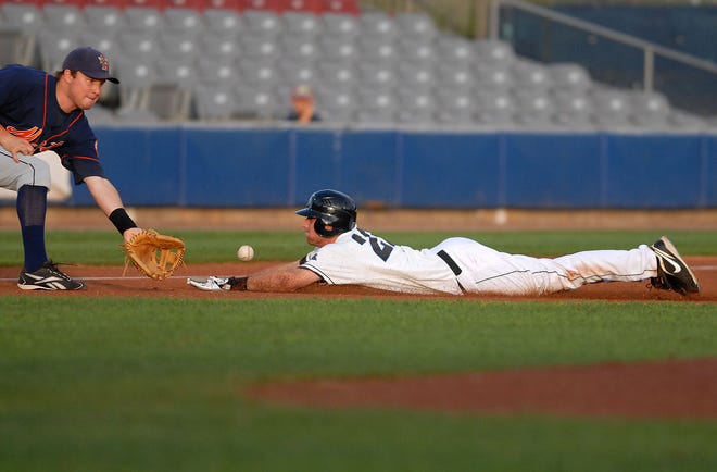 NORWICH 8/22/2009 
Connecticut's Mike McBryde, right, dives for third, racing against the ball as Binghamton's Shawn Bowman, left, reaches out for it during a game at Dodd Stadium in Norwich Saturday, August 22, 2009. McBryde made it safely to third.
Tali Greener/Norwich Bulletin
