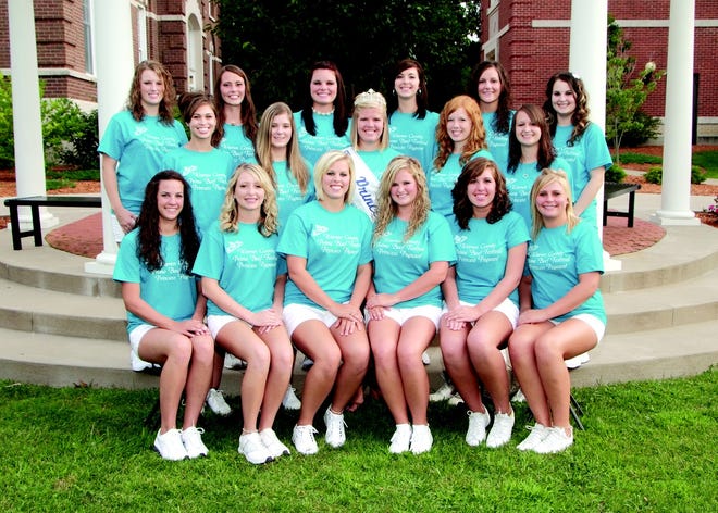 Contestants for the 2009 Warren County Prime Beef Princess, seen above on the Monmouth College campus with 2008 winner Ellen Reeder:
(Bottom row) Claire McGuire, Megan Connerly, Kaitlyn Winkler, Allie Phillips, Emilee Renwick and Alexia Snell.
(Middle row)
Marcela Gillen, Jennie Winbigler, Faith Schleich and Amanda Sage.
(Back row) Jenna Fox, Katie Hook, Alexandra Fell, Chelsea Clark, Taylor Scanlan and Jackie Livingston.