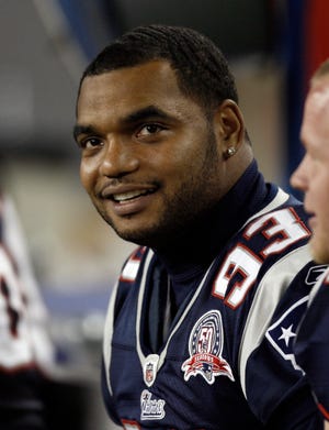 The Patriots traded defensive lineman Richard Seymour to the Raiders on Sunday.