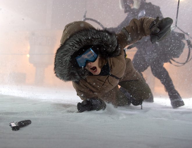 Carrie Stetko (Kate Beckinsale), the lone U.S. Marshall assigned to Antarctica, reaches for a gun in "Whiteout."