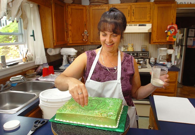 The story is advice for ordering cakes for parties and special events. Susan Ferreira-Emery prepares cakes