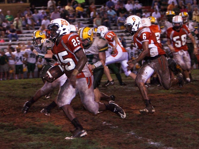 Fayette's Dominique Wilson scores a touchdown in the fourth quarter Friday September 25, 2009 in Fayette.