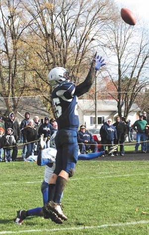 Annawan-Wethersfield wide receiver Matt DeDecker catches a touchdown pass in the first quarter of Saturday’s playoff game against Clifton Central.