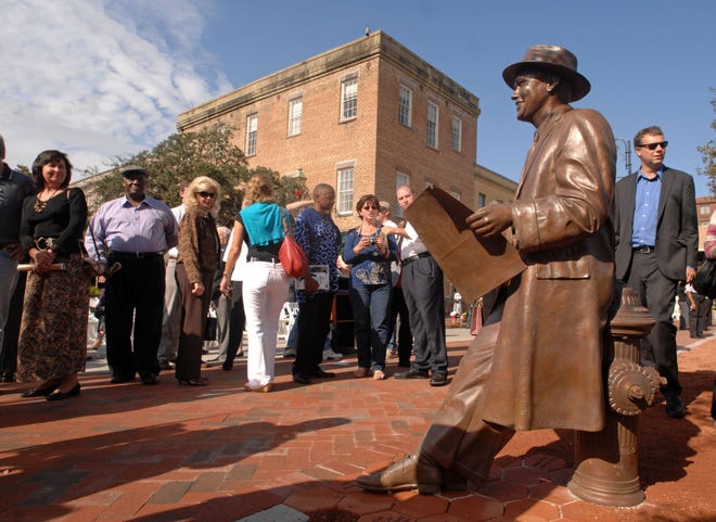 A lifesize statue of Johnny Mercer, sculpted by Savannah artist Susie Chisholm, was unveiled before at large crowd of Mercer family, friends, and fans at Ellis Square on what would have been Mercer's 100th birthday. (John Carrington/Savannah Morning News)
