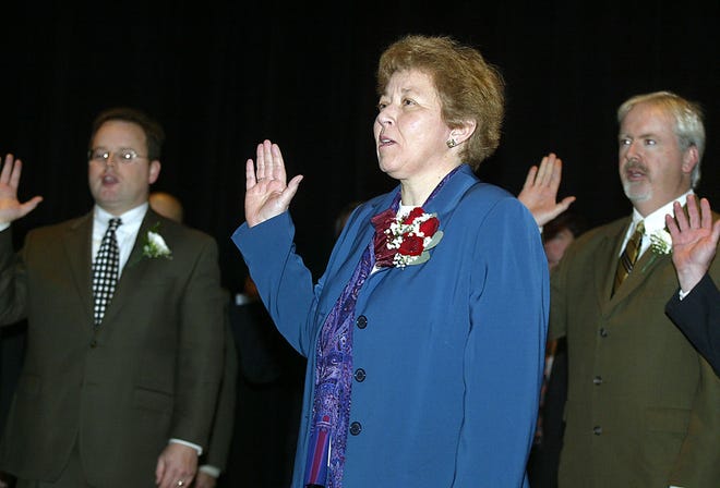 Mayor Jeannette McCarthy recites the oath of office during the inaugural ceremony at Bentley College in 2004.