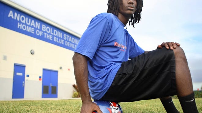 Chris Dunkley, who played his senior season at Pahokee, on Saturday said he'll play for Florida in 2010.