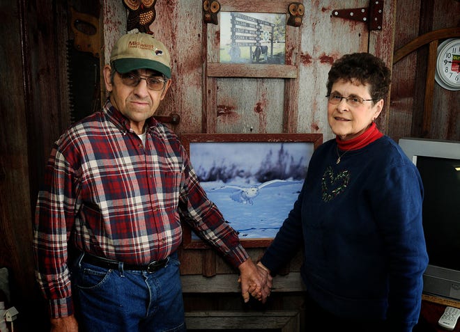 Gerald and Barb Wire at their home in Winslow Thursday, Jan. 21, 2010.
