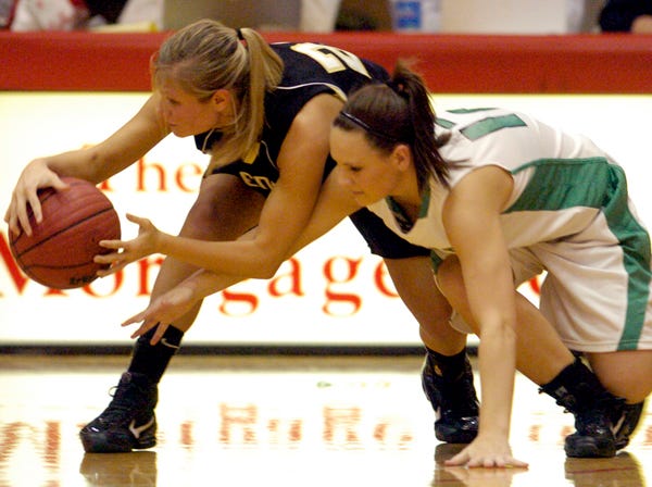 Glencoe's Baliegh Little, left, and Holly Pond's Haley Terry fight for the ball during Wednesday's semifinal game of the Class 3A Northeast Regional Tournament.