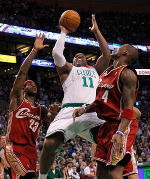 Boston's Glen Davis tries to shoot between Cleveland defenders LeBron James (23) and Antawn Jamison in the first quarter of Thursday's game in Boston.