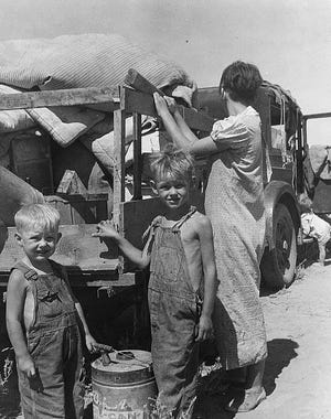 Depression refugees from Iowa in 1932.