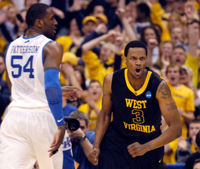 West Virginia's Devin Ebanks (3) reacts as Kentucky's Patrick Patterson (54) looks on during the second half of the final game in the East Regional of the NCAA college basketball tournament Saturday, March 27, 2010, in Syracuse, N.Y. (AP Photo/Kevin Rivoli)