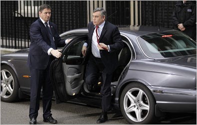 British Prime Minister Gordon Brown arrived at 10 Downing Street in London on Friday.