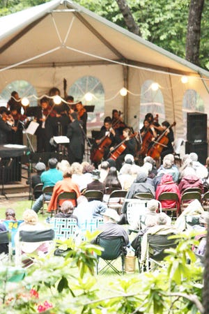 Though overcast during the Tribute to the Trees dinner on June 19, 2010, rain didn’t begin falling until after the concert began. Most of the audience stayed until the end to enjoy the Palo Alto Chamber Orchestra’s encore performance of “Orange Blossom Special.”
