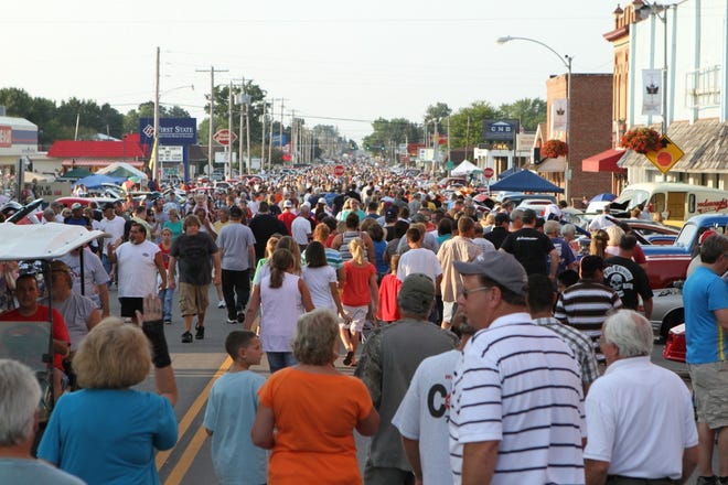 Organizers of Friday’s Cruise Night estimate a record number of cars, almost 3,000, came with crowds at or beyond 25,000 people. Cars lined the streets at least as far north as Pizza Hut.