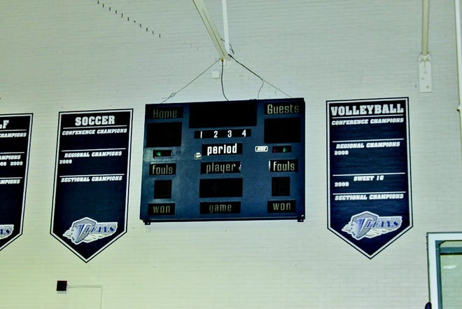 New banners at the Monmouth-Roseville