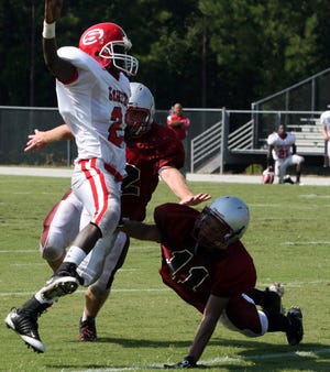Mustangs Ryan Nagle (32) and Toney Hunter (11) tackle Screven running back Jarques Herron Saturday in a scrimmage at The Corral. (Emily Goldman/For Effingham Now)