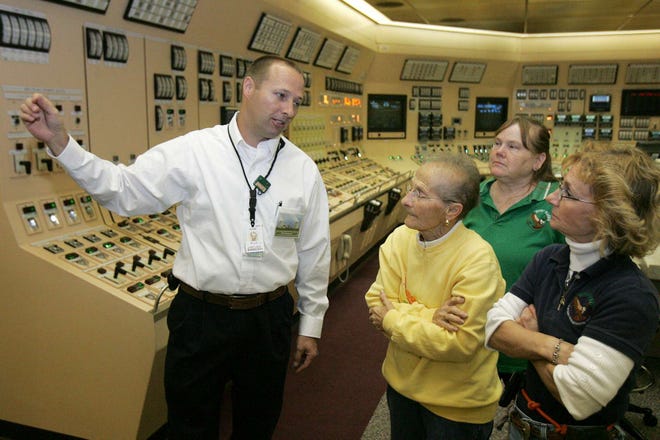 Allen Christianson (left) talks about the simulator control room with Mary Cook, Gloria Humphrey, and Karen Herdklotz during a community open house at Byron Power Station on Sunday, Sept. 26, 2010.