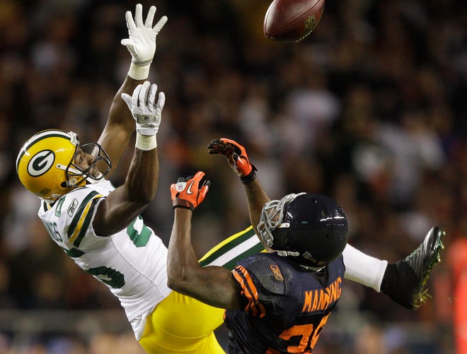 Green Bay wide receiver Greg Jennings (left) misses a pass while being defended by Chicago safety Danieal Manning in the Bears' 20-17 victory. The Bears are alone atop the NFC North.