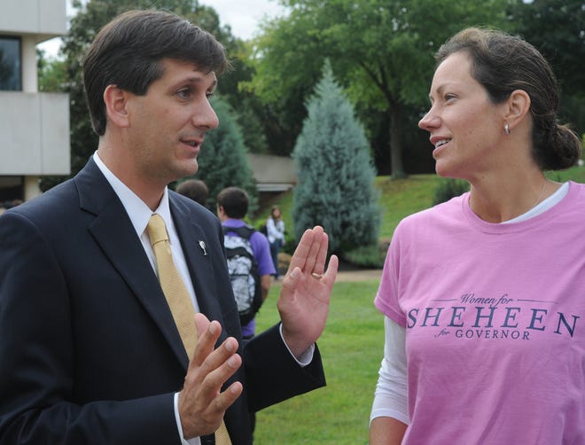Vince Sheheen, Democratic candidate for governor, speaks with Liz Fort. Sheehen made a stop at the University of South Carolina Upstate to bring his message to the students on campus.