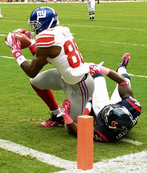 Giants' Hakeem Nicks, left, hauls in one of his two touchdown catches on Sunday.