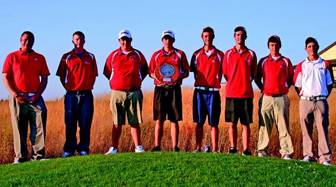 M-R's Chris Neal and the CSC golf team qualified for a second consecutive trip to the NJCAA national tournament.