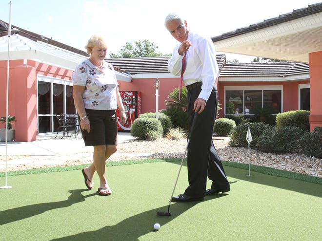 Gov. Charlie Crist, candidate for U.S. Senate, saw a putting green and couldn't pass up the chance to hit a little golf during a visit to Hampton Manor Gardens in Marion County on Wednesday.