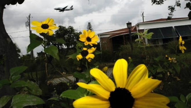 A plane headed to PBIA passes over a home on Paseo Morella in the Vedado neighborhood in 2007.