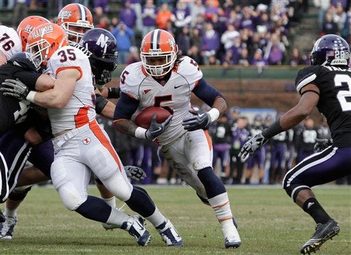 Illinois running back Mikel Leshoure (5) runs with the ball during the first quarter of an NCAA college football game against Northwestern at Wrigley Field in Chicago on Saturday, Nov. 20, 2010. (AP Photo/Nam Y. Huh)