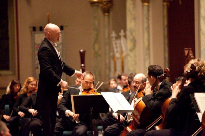 Conductor Peter Shannon with the Savannah Philharmonic Orchestra. Photo by Angela Hopper.