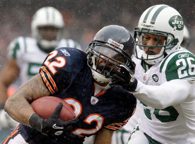 Chicago Bears running back Matt Forte (22) eludes a tackle by New York Jets cornerback Dwight Lowery (26) on the way to a 22-yard touchdown run in the first half of an NFL football game in Chicago, Sunday, Dec. 26, 2010.