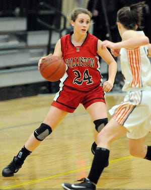 Holliston's Maryalice McKenna looks to make a play during the team's matchup with Hopkinton last night.