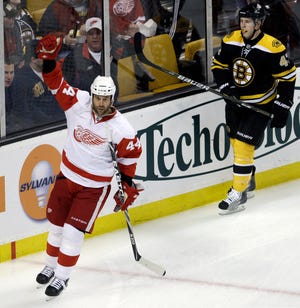 Red Wings forward Todd Bertuzzi (left) and Bruins defenseman Steve Kampfer react after Bertuzzi's goal in the first period of last night's Detroit win.