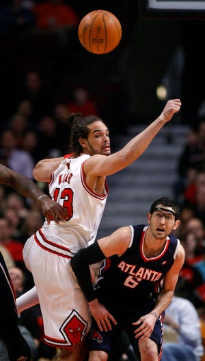 Chicago center Joakim Noah (left) battles Atlanta's Kirk Hinrich for the ball. The Bulls won their 12th in 14 games.