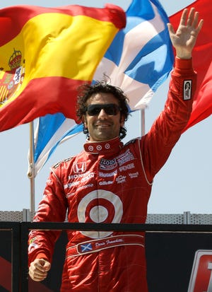Dario Franchitti opened the IndyCar season with an easy win Sunday at the Honda Grand Prix of St. Petersburg.