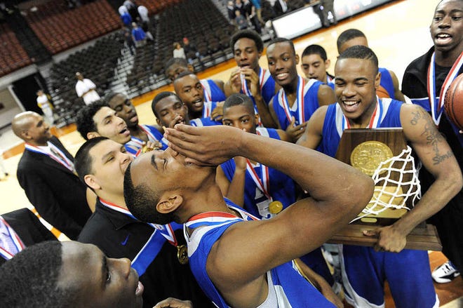 The 2010 State Champion Estacado basketball team will be honored by the Association for Women in Communication with a Headliner Award on April 19th at the Lubbock Memorial Civic Center (AJ FILE)