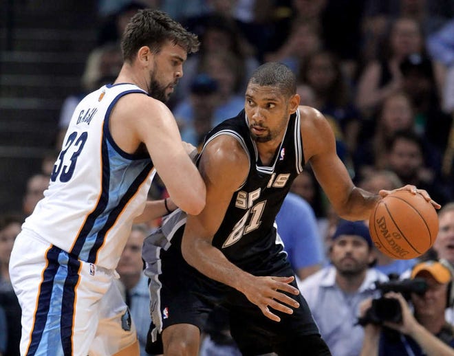 San Antonio’sTim Duncan, right, looks for a way around Memphis center Marc Gasol during Game 4 of their NBA playoff series Monday in Memphis, Tenn. The Grizzlies won, 104-86, taking a 3-1 lead in the series.