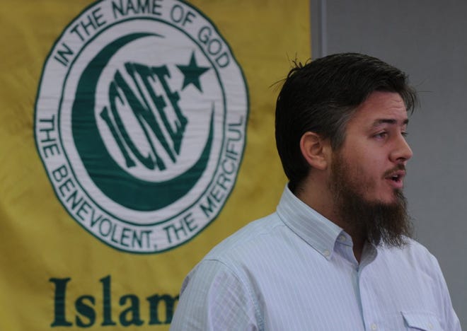 Imam Joe Bradford of the Islamic Center of Northeast Florida leads a news conference Thursday about the apparent end of the center's bombing case.