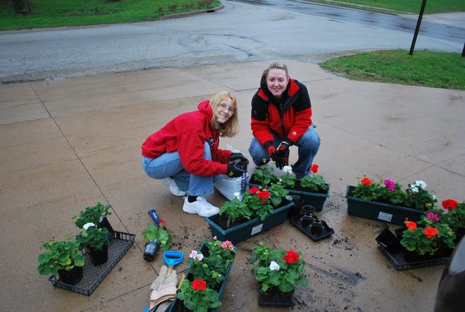 Nancy Rodier and Elyse Anfinson of the GFWC IL Metamora-Germantown Hills Junior Woman’s Club prepare plants for planting.