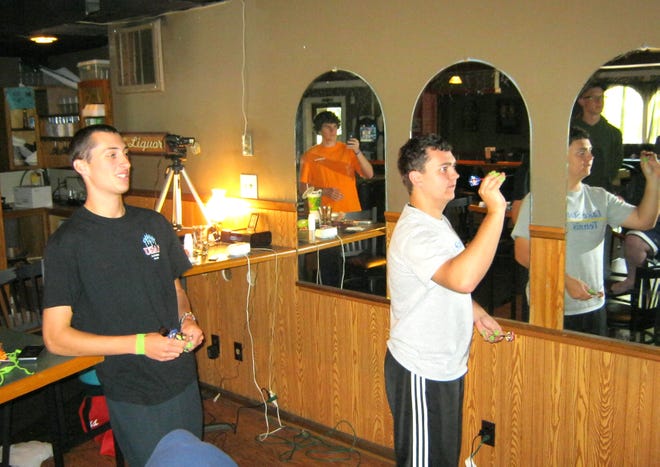 Ryne Du Shane and Dylan Smith are attempting to break a world record for the world’s longest game of darts with an overnight session that started Monday morning and is stretching into the evening hours tonight at the Itty Bitty Bar in Park Township.