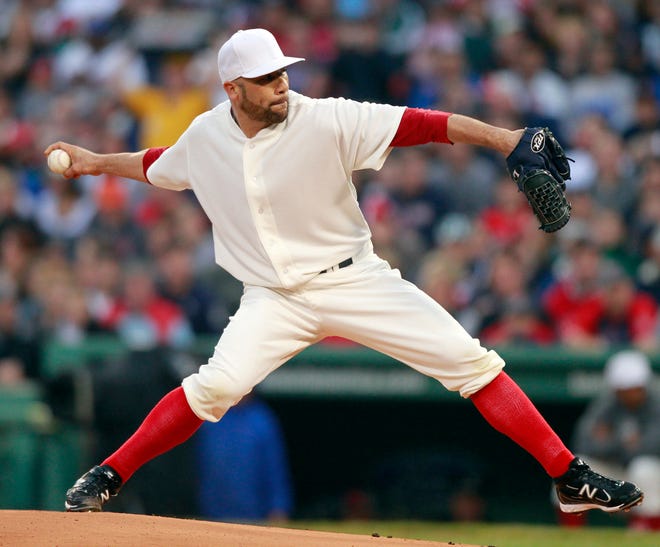 Red Sox starting pitcher Alfredo Aceves delivers to the plate in the first inning against the Cubs on Saturday night.