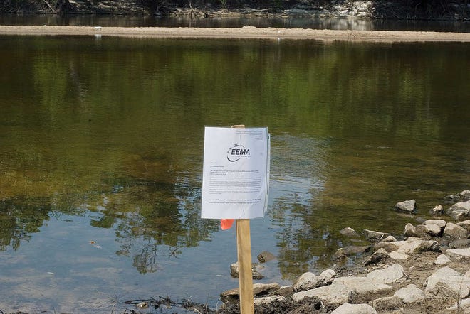 Signs along the Ogeechee River warn people to not swim or consume fish from the waterway while a fish kill is being investigated. Thousands of fish, mainly in Screven County, are reported to have died from an unknown cause. Dead fish have also been found in Effingham County. (DeAnn Komanecky/Effingham Now)
