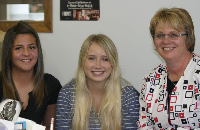 Left to right:?AFS?students Nicole Corinaldesi (Italy) and Lene Gara (Norway) and host parent Roxie Hawley.