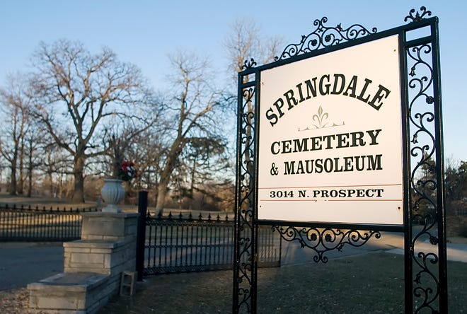 The sign at the entrance to Springdale Cemetery.