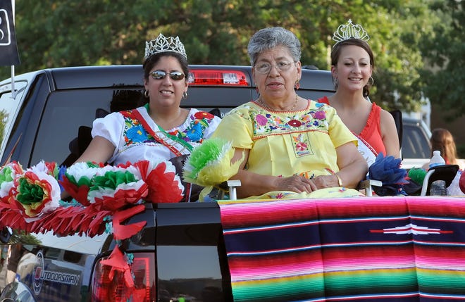 Fiesta Mexicana parade co-grand marshal Lucy Martin rides in the bed of a pickup truck with her daughter, left, Rose Burbank, who was a fiesta queen in 1986, and granddaughter Nicole Burbank, the 2007 fiesta queen.