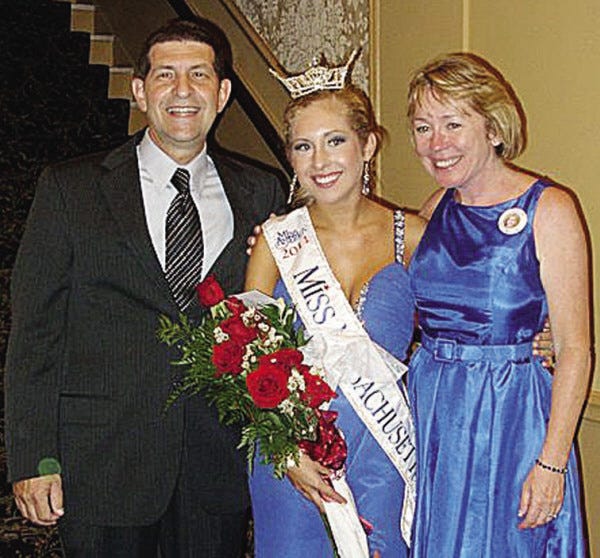 PROUD PARENTS: Miss Massachusetts, Molly Whalen of Middleboro, with parents Robert and Maureen.