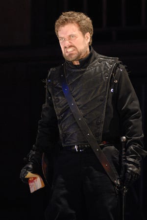 David Blixt in a MSF 2007 Production of Macbeth.