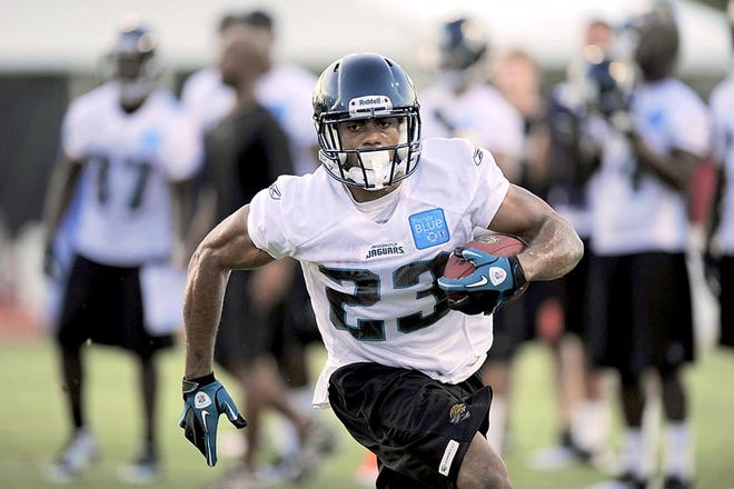 Jaguars running back Rashad Jennings carries the ball during a training camp practice. Jacksonville opens its preseason tonight when it visits New England.