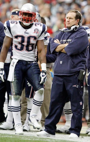 James Sanders (36) stands beside coach Bill Belichick during the second quarter of the Patriots' 34-27 loss on Sunday in Houston.