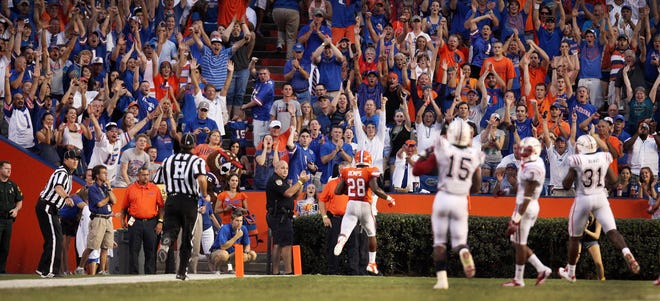 Florida's Jeff Demps runs into the end zone for a touchdown during the first half against FAU in Gainesville Saturday, September 3, 2011.